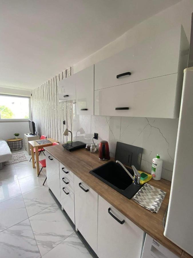 Night Host Robotnicza Apartment Wroclaw Luaran gambar
